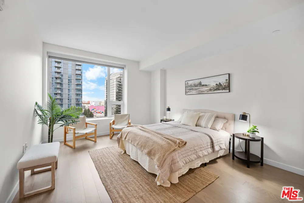 1050 S GRAND AVENUE #1303 Los Angeles, CA 90015