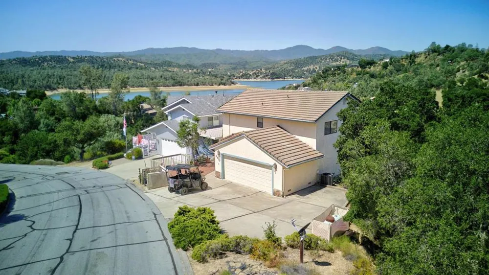 2537 Shoreline Road Bradley, CA 93426