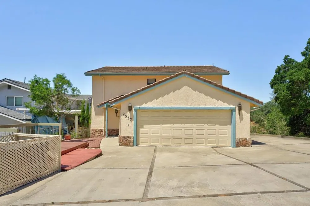 2537 Shoreline Road Bradley, CA 93426