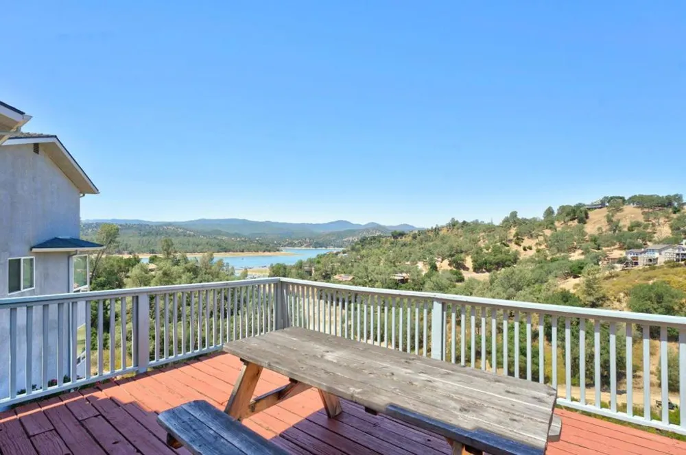 2537 Shoreline Road Bradley, CA 93426