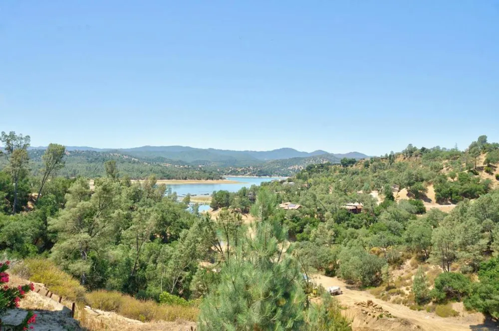 2537 Shoreline Road Bradley, CA 93426