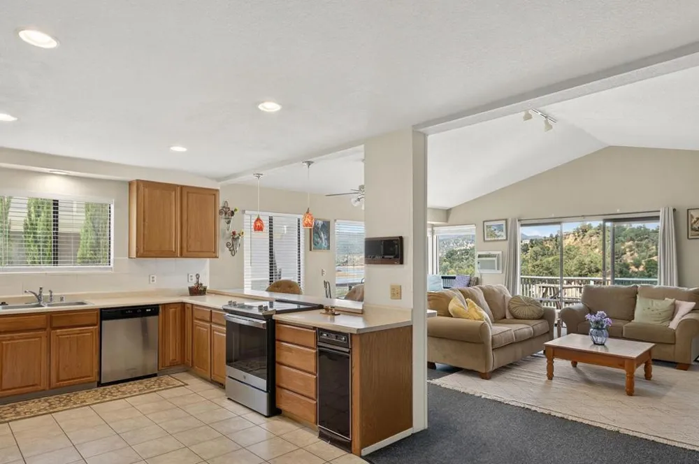 2537 Shoreline Road Bradley, CA 93426