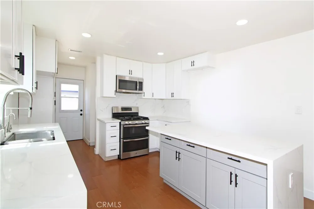 5234 Duncan South Gate, CA 90280
