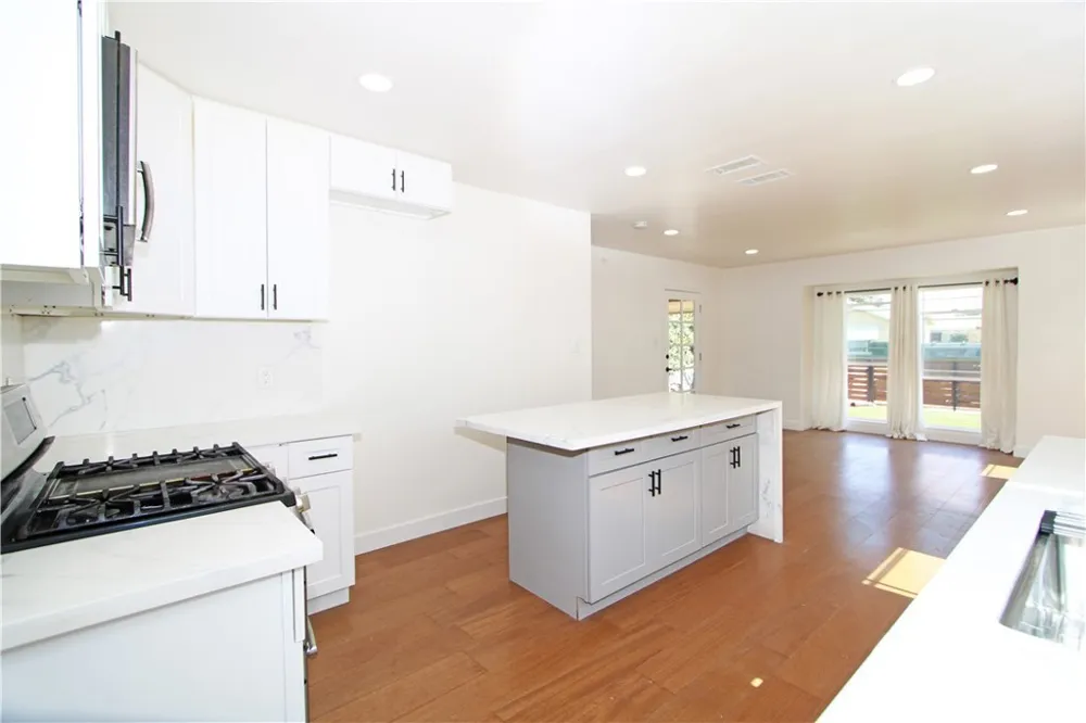 5234 Duncan South Gate, CA 90280