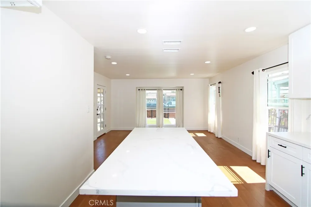 5234 Duncan South Gate, CA 90280