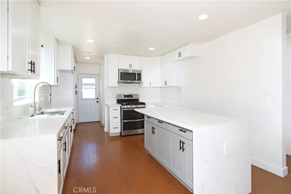 5234 Duncan South Gate, CA 90280