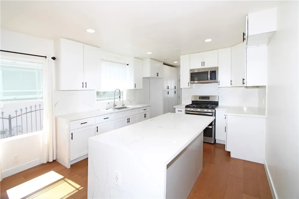 5234 Duncan South Gate, CA 90280