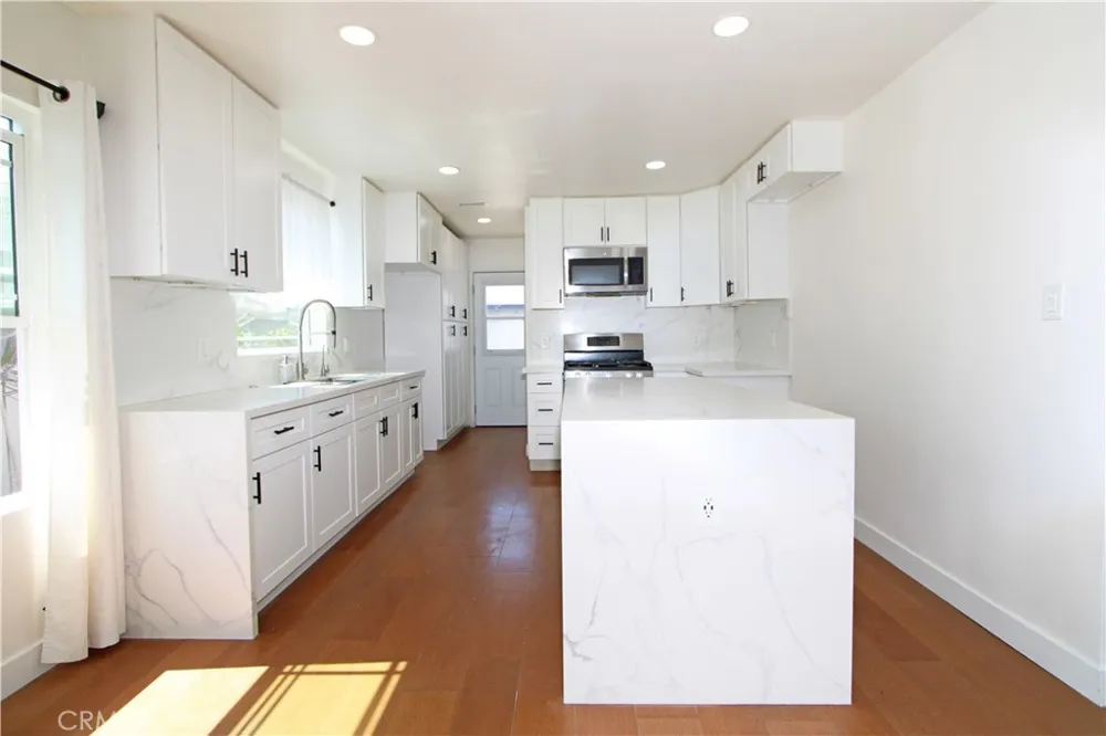 5234 Duncan South Gate, CA 90280