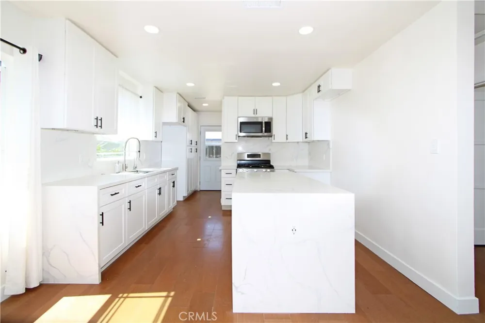5234 Duncan South Gate, CA 90280