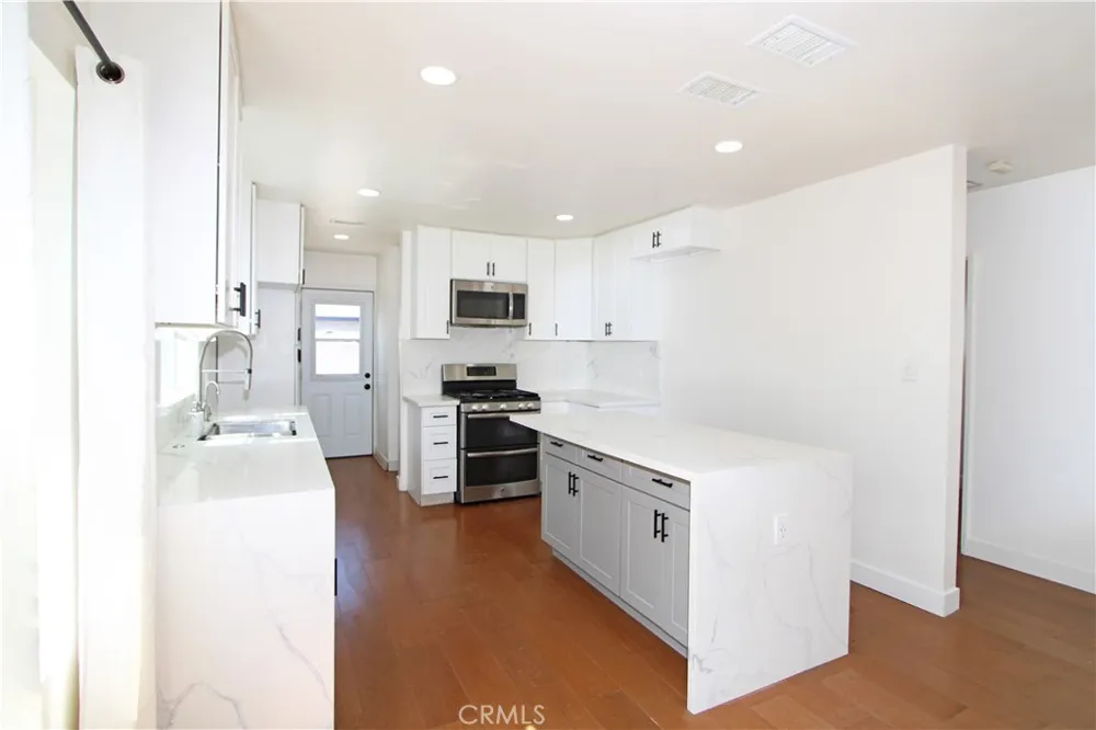 5234 Duncan South Gate, CA 90280