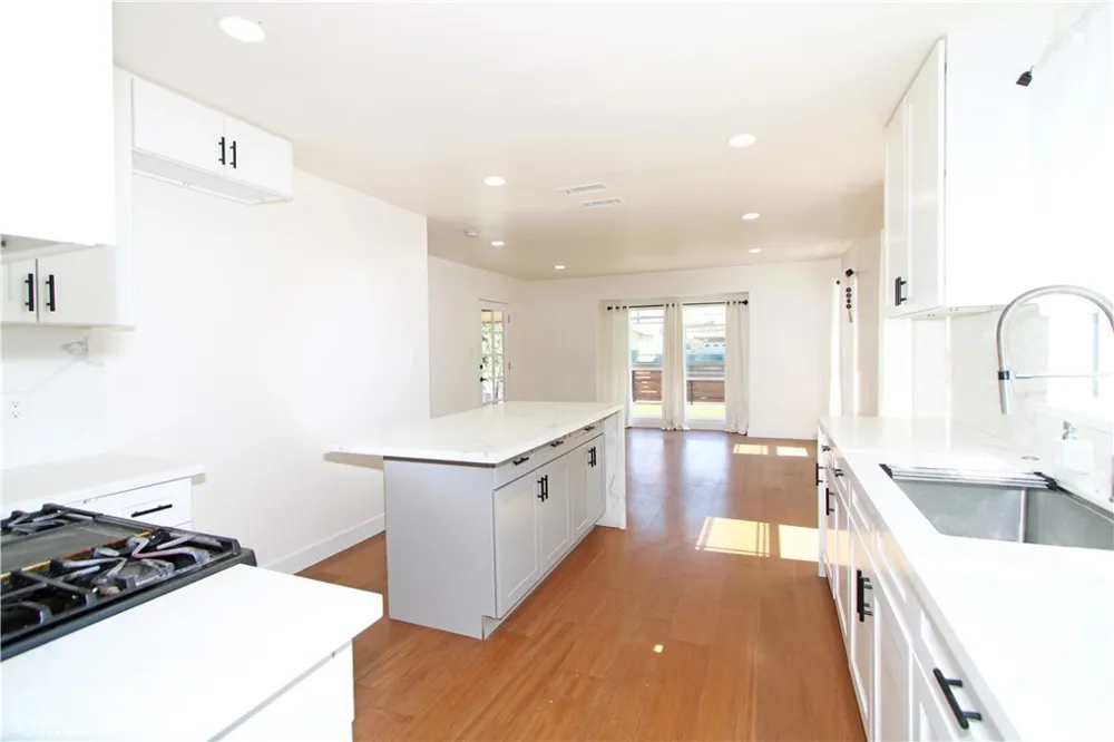 5234 Duncan South Gate, CA 90280