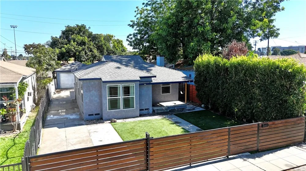5234 Duncan South Gate, CA 90280