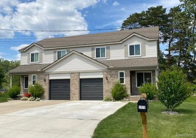 2979 LOVINGTON DR. Troy City, MI 48083