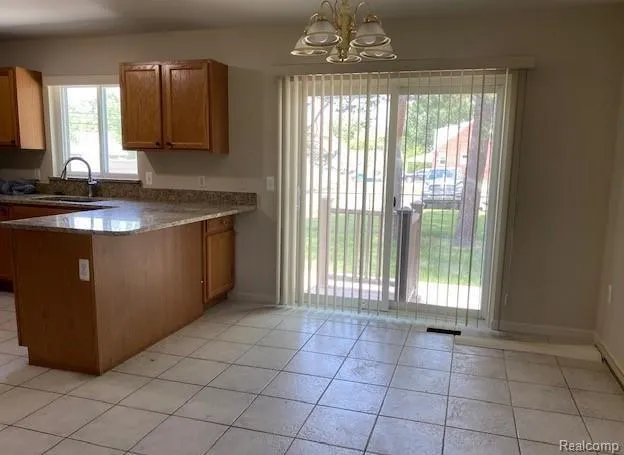 2979 LOVINGTON DR. Troy City, MI 48083