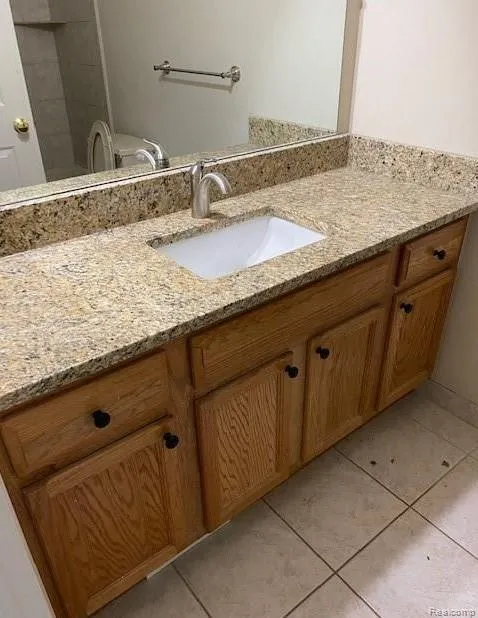 2979 LOVINGTON DR. Troy City, MI 48083