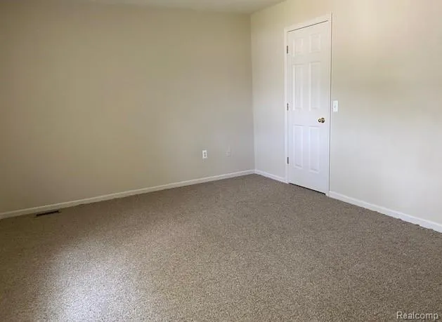 2979 LOVINGTON DR. Troy City, MI 48083