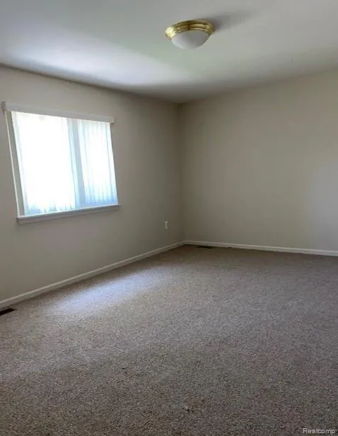 2979 LOVINGTON DR. Troy City, MI 48083