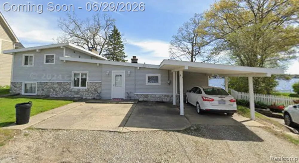 91 Crescent Avenue Lake Orion Village, MI 48362