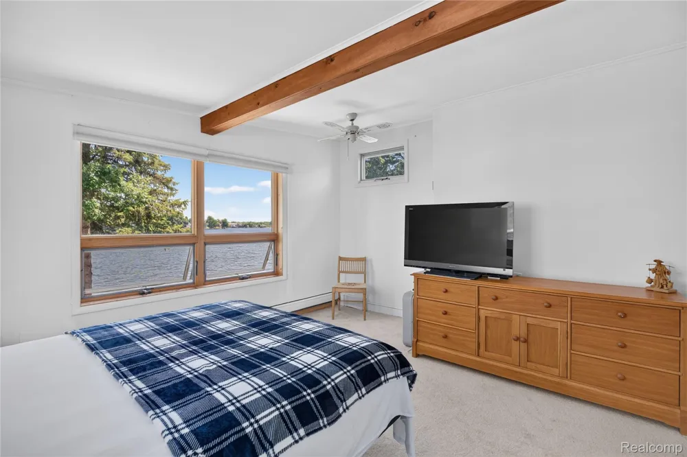 91 Crescent Avenue Lake Orion Village, MI 48362