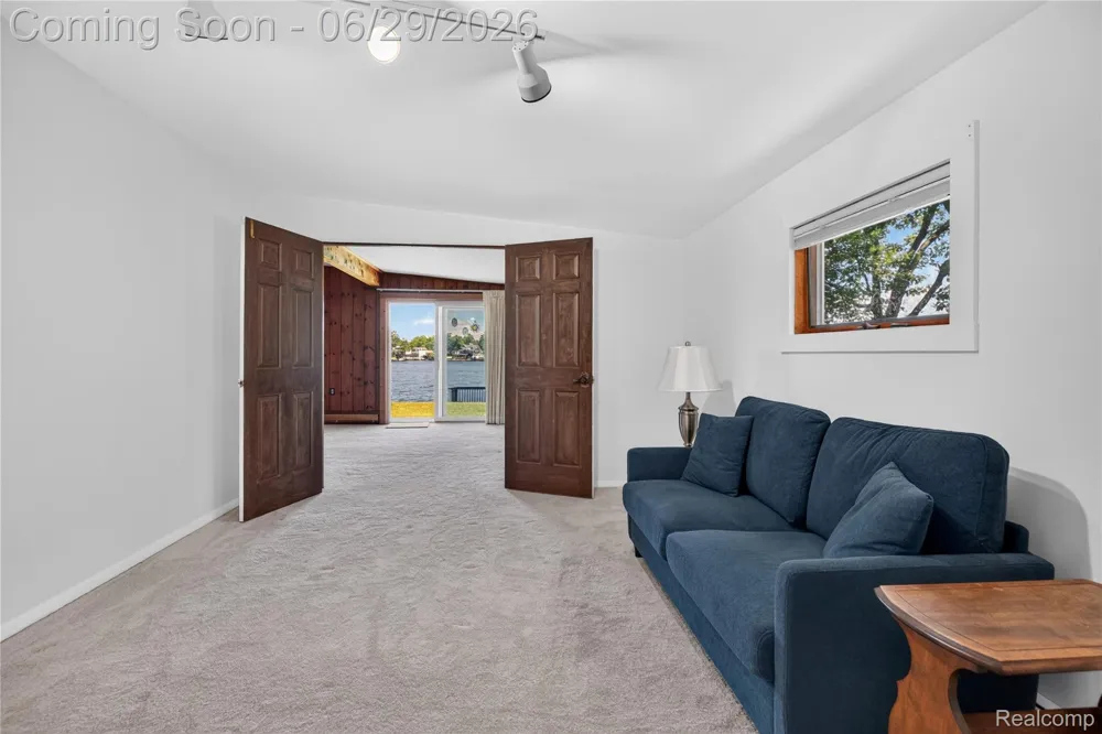 91 Crescent Avenue Lake Orion Village, MI 48362