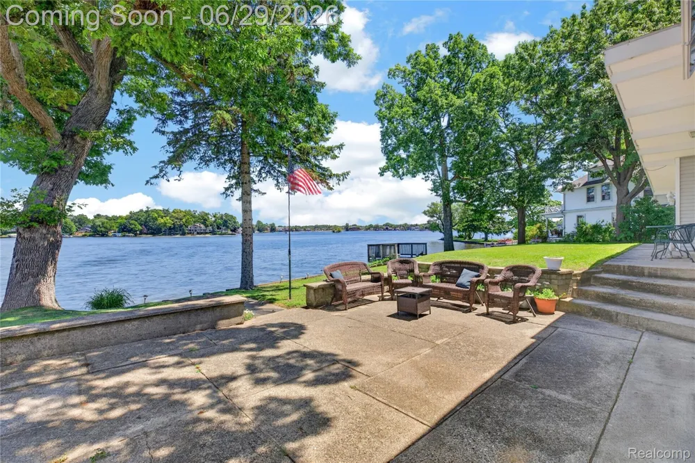 91 Crescent Avenue Lake Orion Village, MI 48362