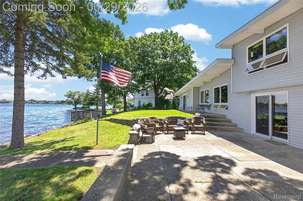 91 Crescent Avenue Lake Orion Village, MI 48362