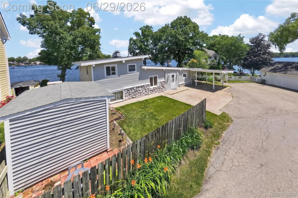 91 Crescent Avenue Lake Orion Village, MI 48362