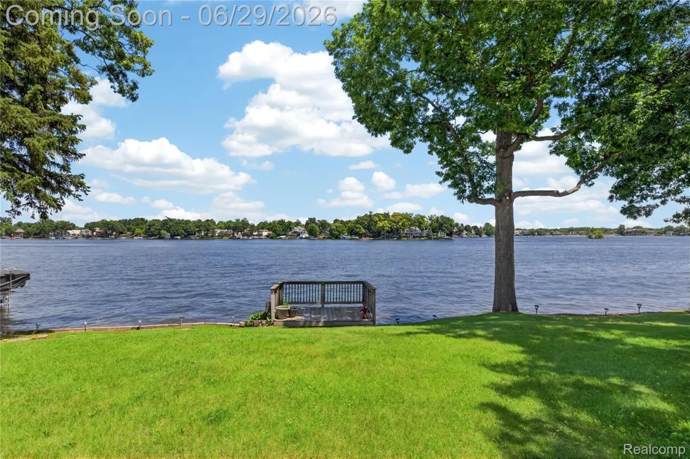 91 Crescent Avenue Lake Orion Village, MI 48362