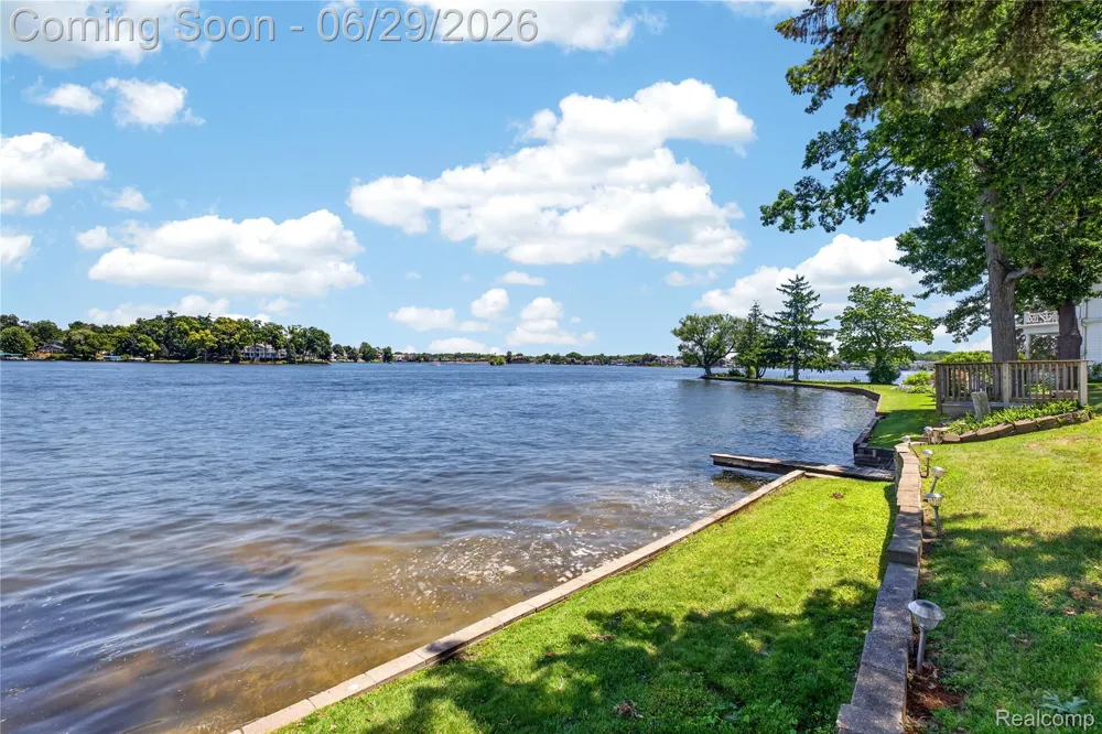 91 Crescent Avenue Lake Orion Village, MI 48362