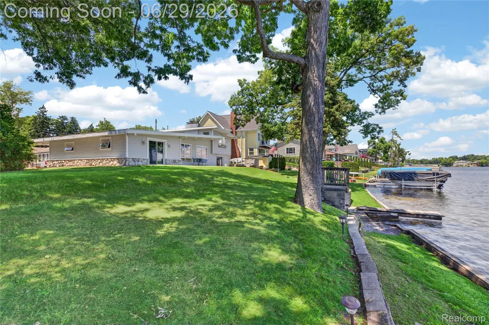 91 Crescent Avenue Lake Orion Village, MI 48362