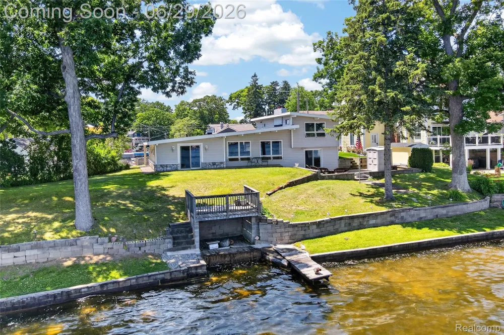 91 Crescent Avenue Lake Orion Village, MI 48362