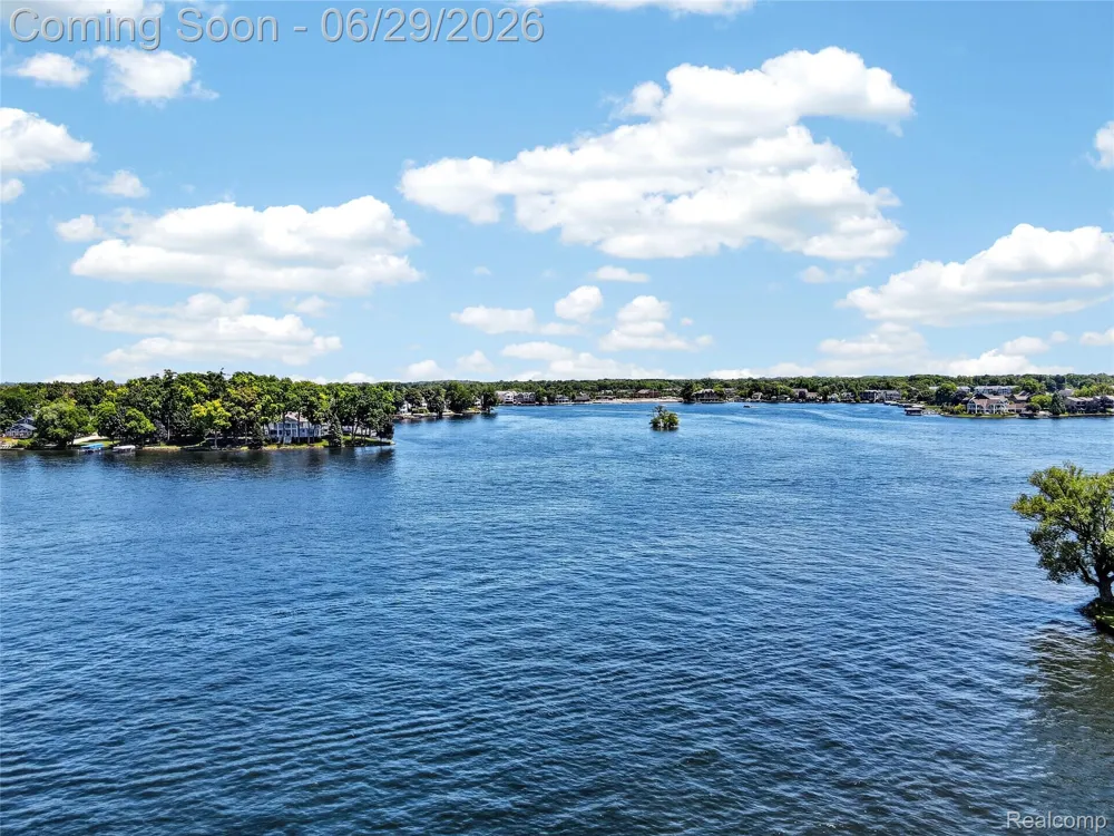 91 Crescent Avenue Lake Orion Village, MI 48362