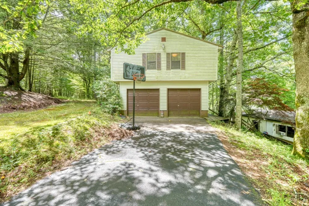 9258 Hwy 60 Suches, GA 30572