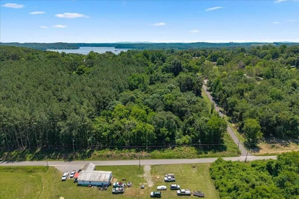 2324 Hinch Street Spring City, TN 37381