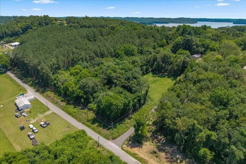 2324 Hinch Street Spring City, TN 37381