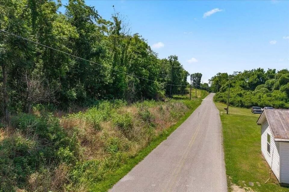 2324 Hinch Street Spring City, TN 37381