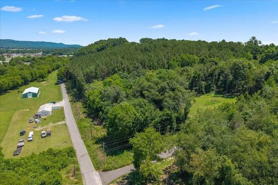 2324 Hinch Street Spring City, TN 37381