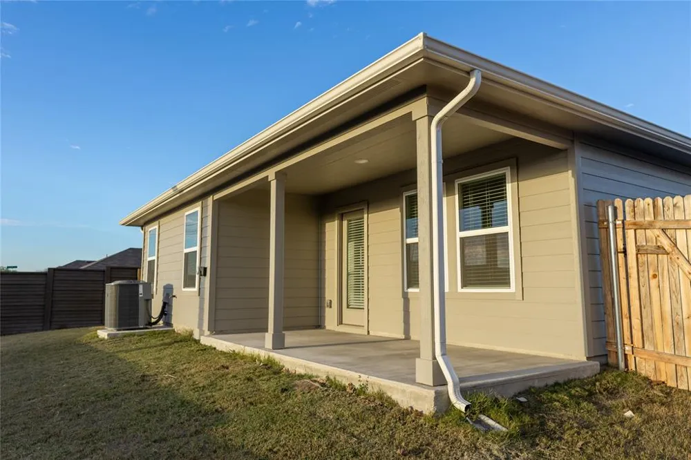 401 Abbey Lane Lockhart, TX 78644