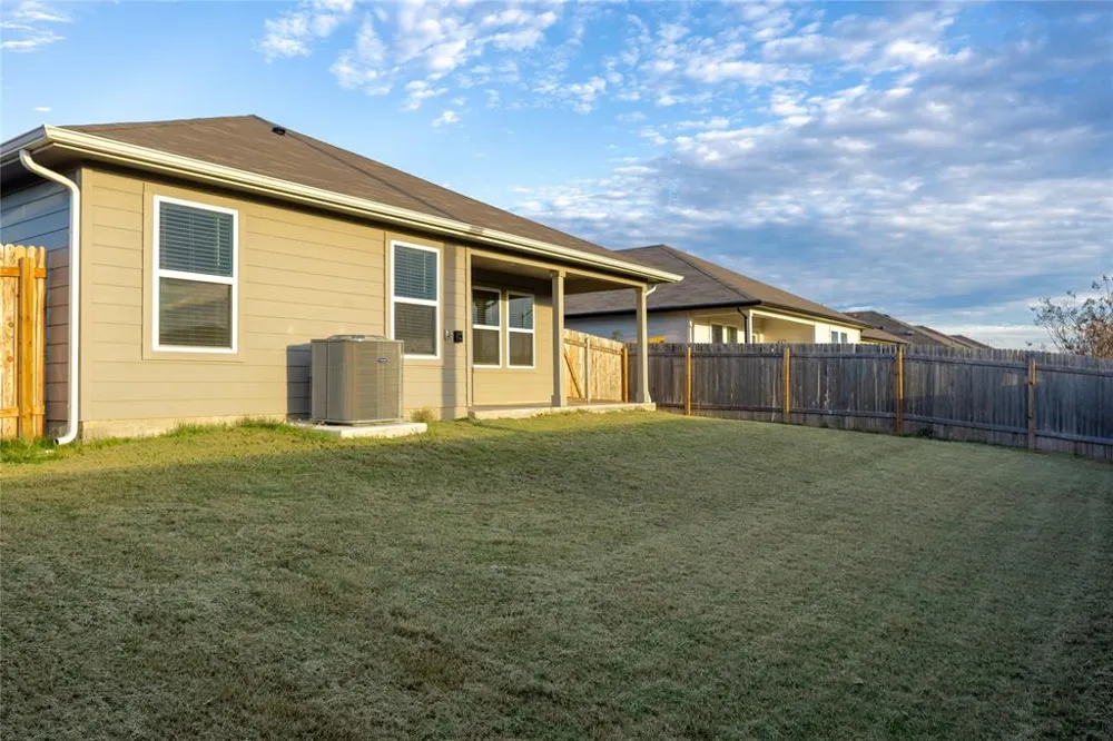 401 Abbey Lane Lockhart, TX 78644