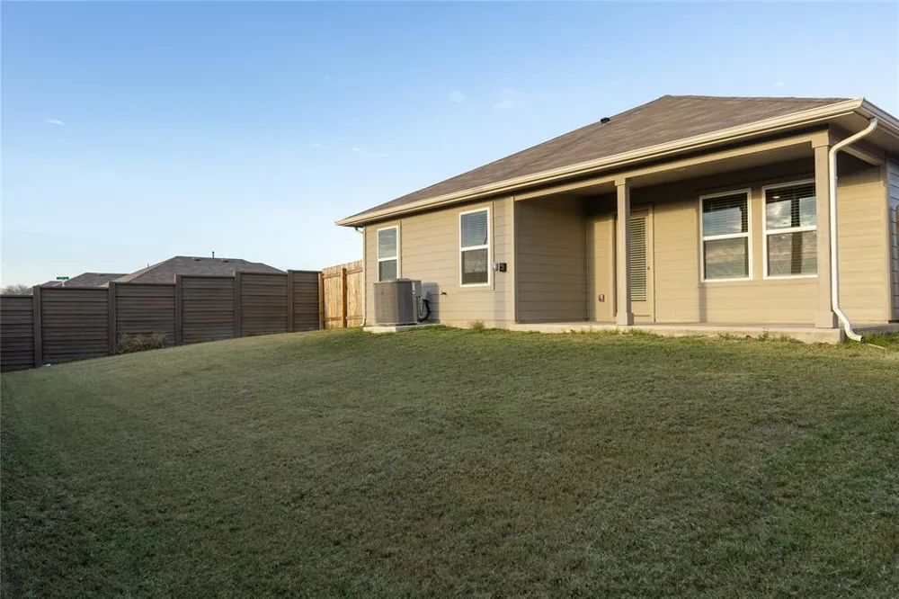 401 Abbey Lane Lockhart, TX 78644