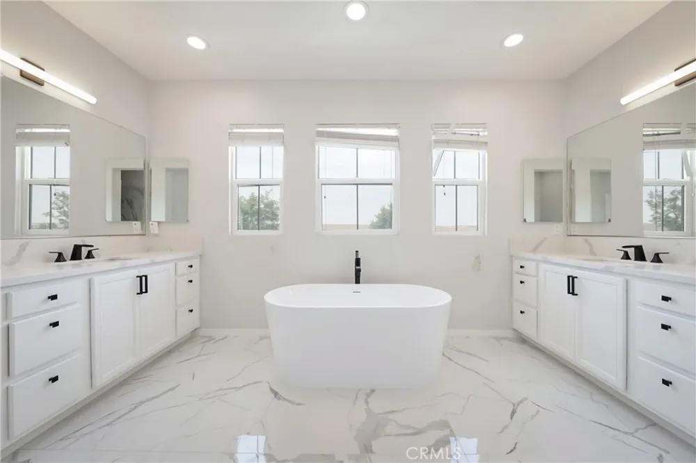 5702 Segovia Way Bakersfield, CA 93306