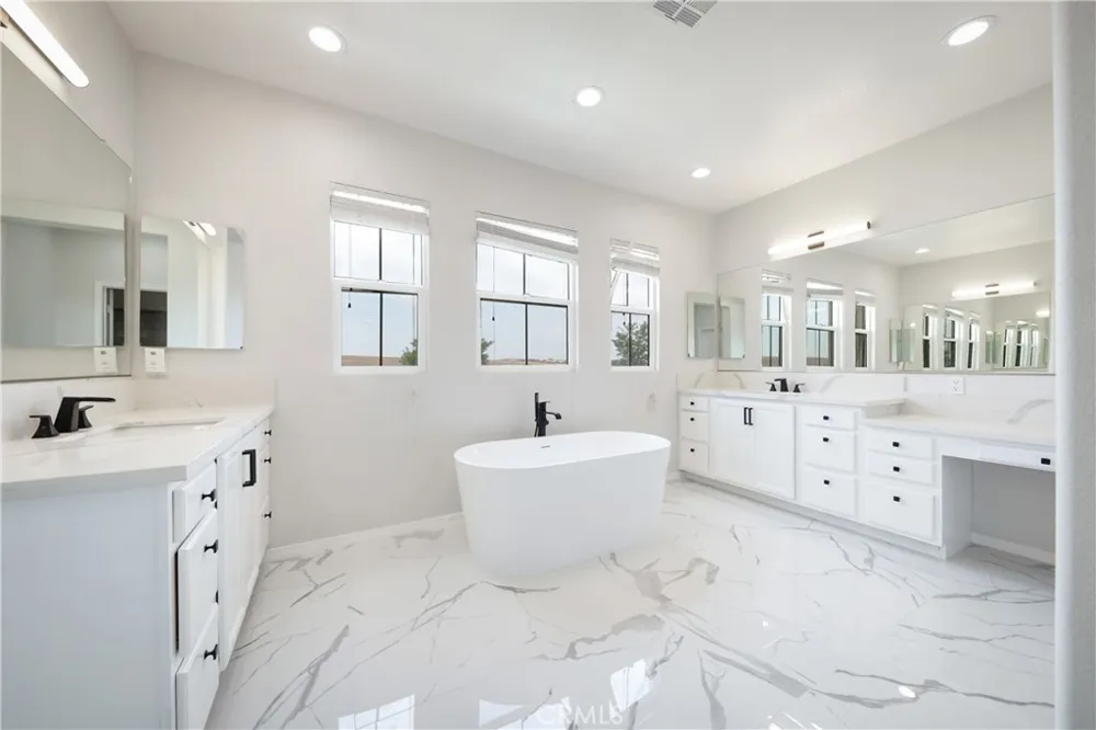 5702 Segovia Way Bakersfield, CA 93306