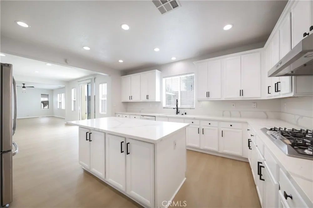 5702 Segovia Way Bakersfield, CA 93306