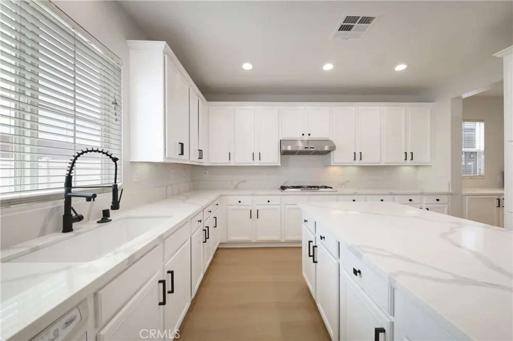 5702 Segovia Way Bakersfield, CA 93306