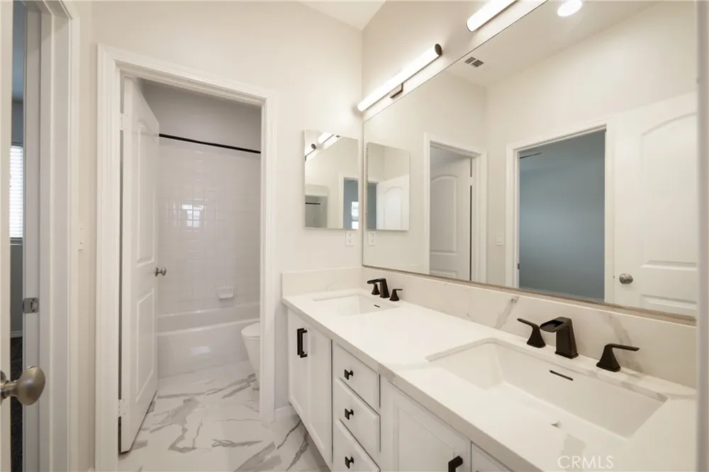 5702 Segovia Way Bakersfield, CA 93306
