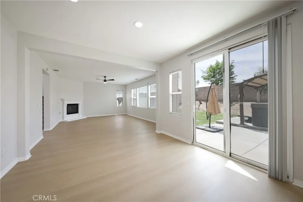 5702 Segovia Way Bakersfield, CA 93306