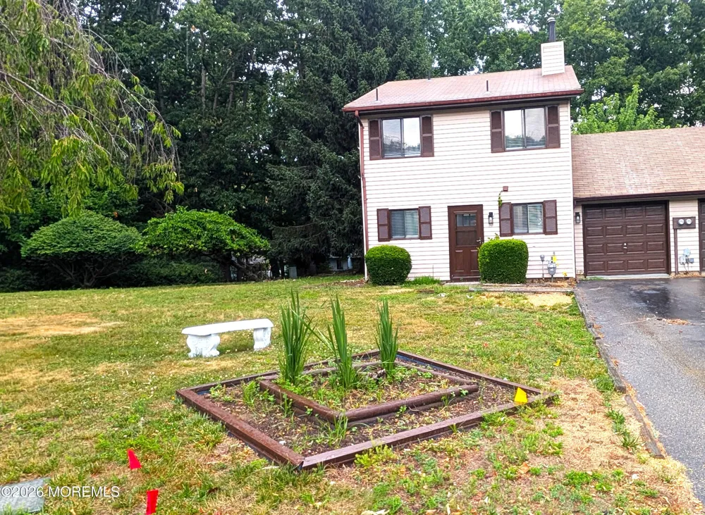 13 Wren Way Howell, NJ 07731