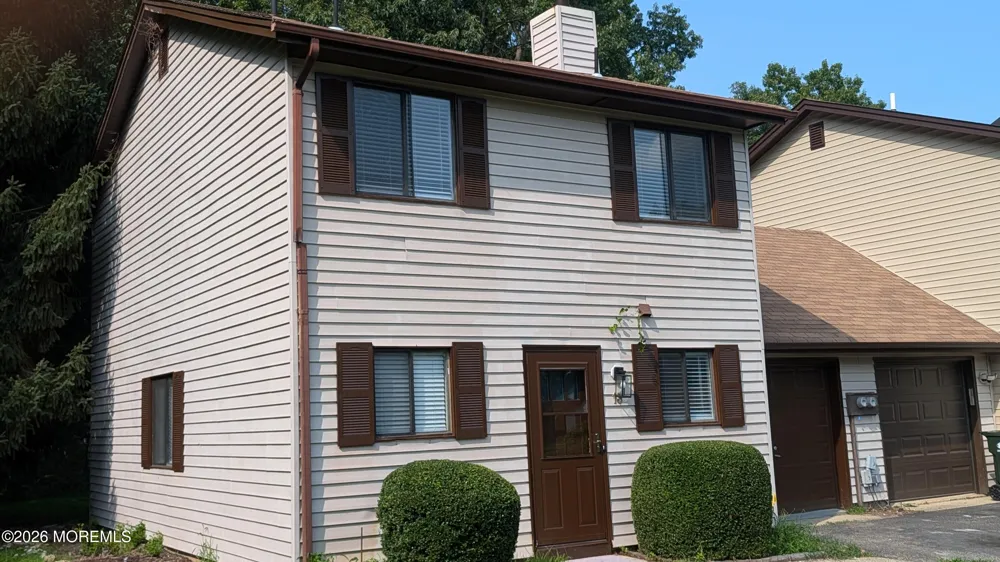13 Wren Way Howell, NJ 07731