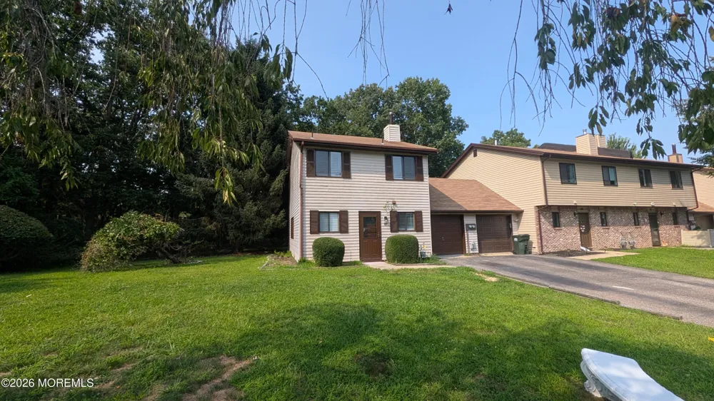 13 Wren Way Howell, NJ 07731