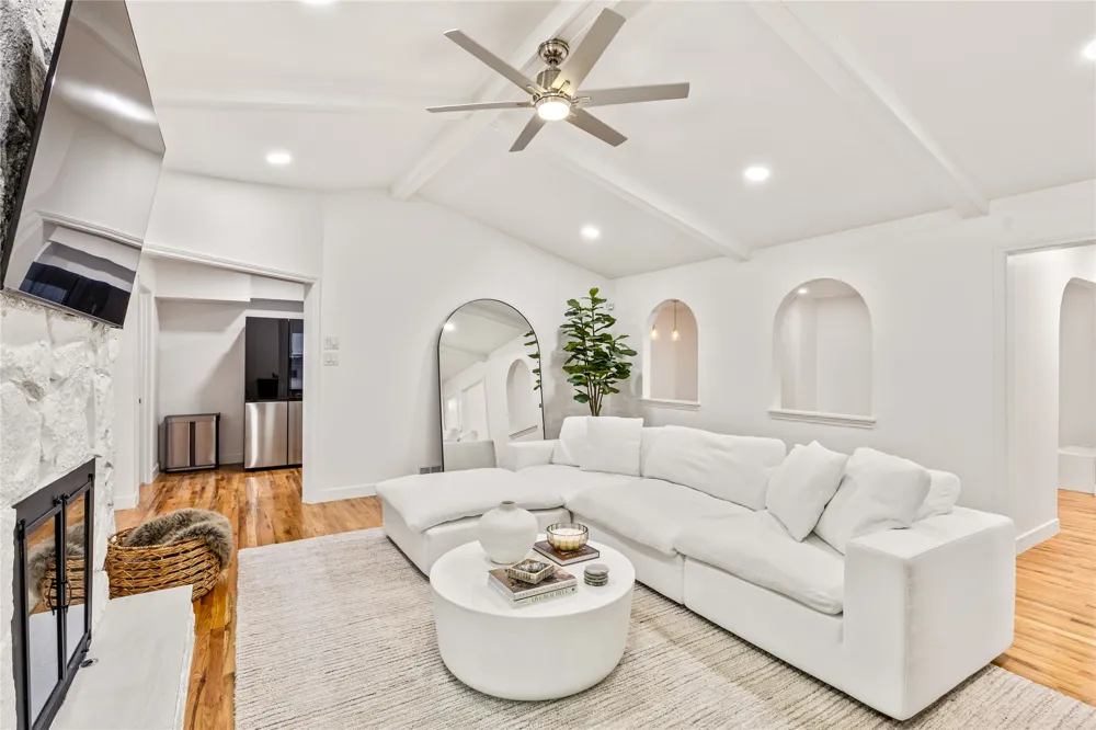 2304 babalos Lane Dallas, TX 75228